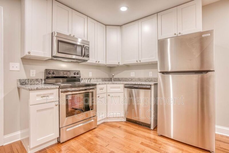 Foto principal - 1623 E Baltimore St