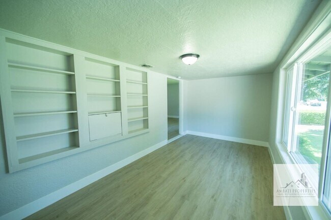 Foto del edificio - 1136 E Griffith Way