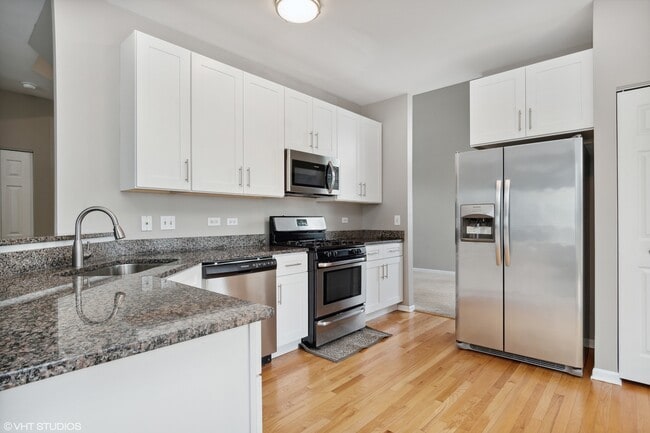 Foto del edificio - 2120 Periwinkle Ln