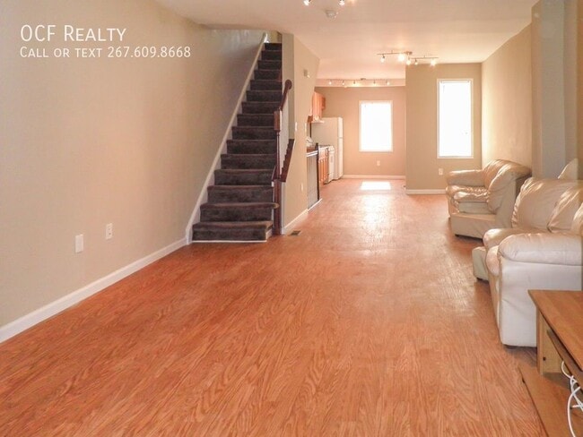Building Photo - 4 Bed La Salle Townhouse