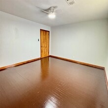 Building Photo - 1701 Gillette St