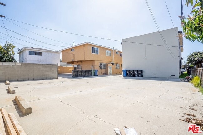 Building Photo - 241 W 84th St