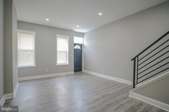 Building Photo - 1535 W Seltzer St