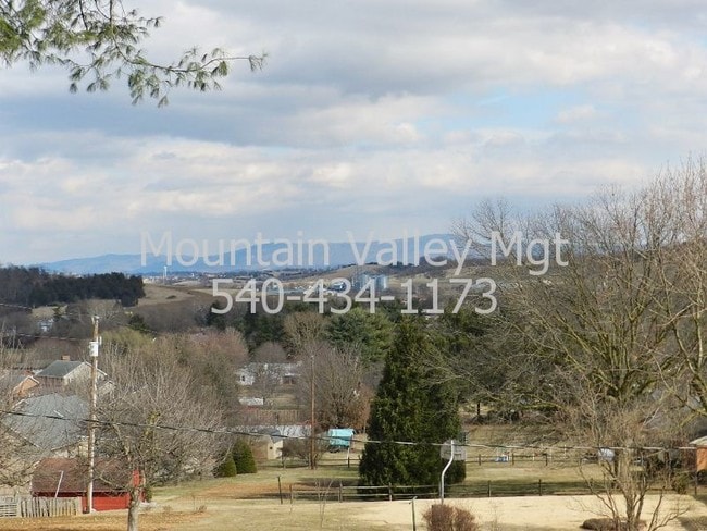 Building Photo - 760 Hillview Dr