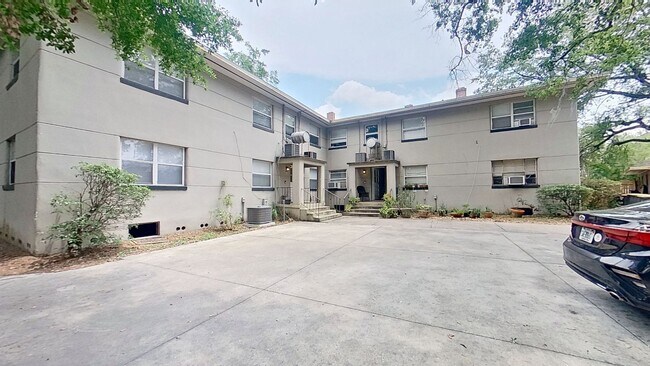 Foto del edificio - 1464 Holmesdale Rd