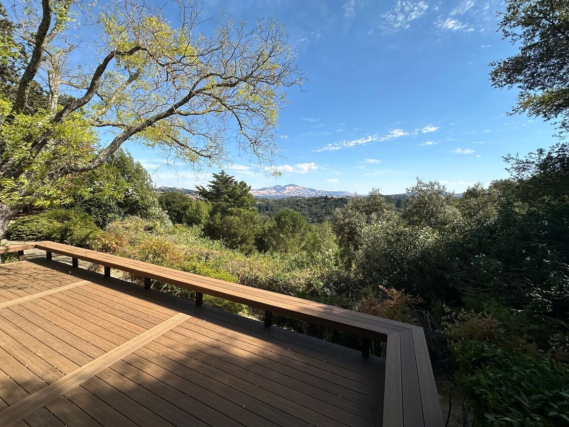 Foto principal - 4 Bed 3 Bath Single Family Home In Orinda