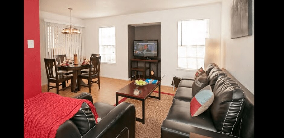 Foto principal - Riverside Ranch Apartments