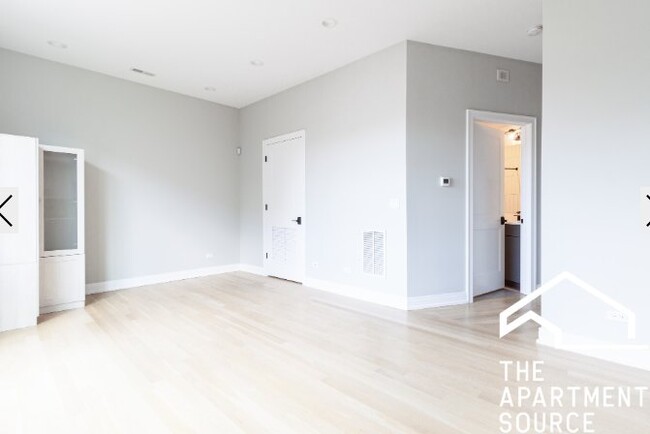 Building Photo - 1054 W Cornelia Ave