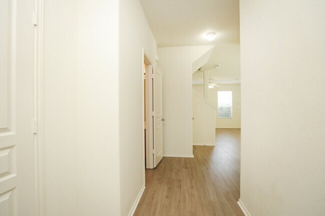 Foto del edificio - Adorable 2-story 3 Bedroom 2.5 Bath in Cyp...