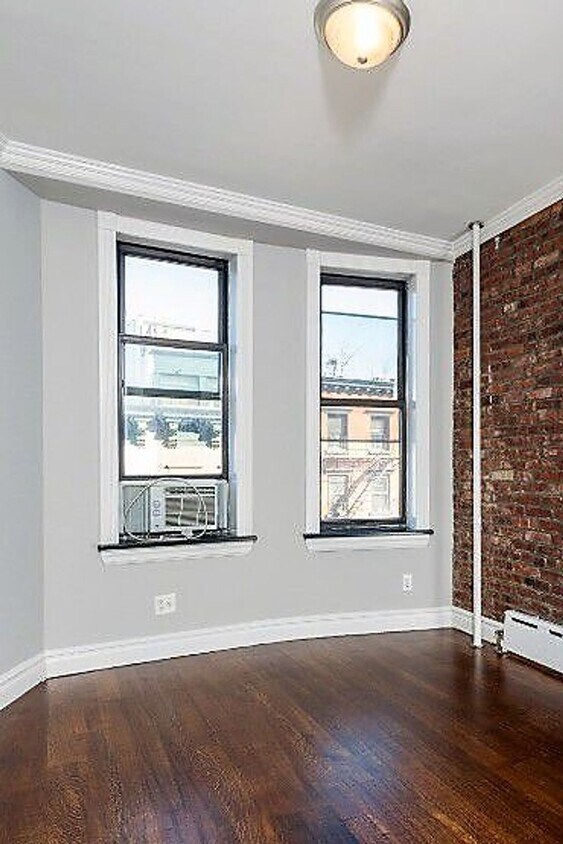 Primary Photo - East 18th Street