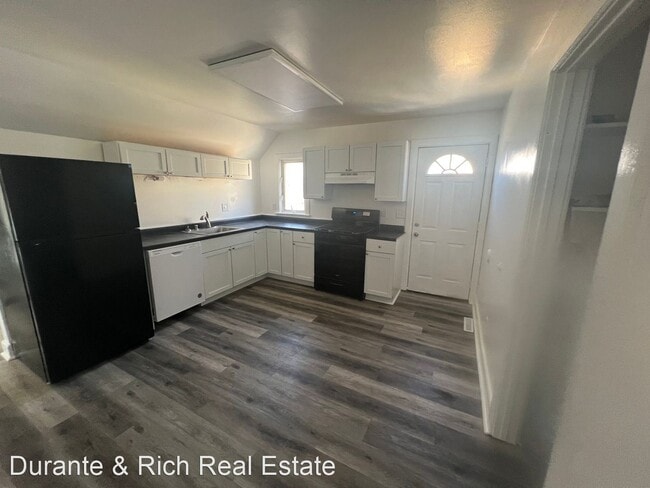 Building Photo - 3 br, 1 bath House - 5432 23rd Ave Upper