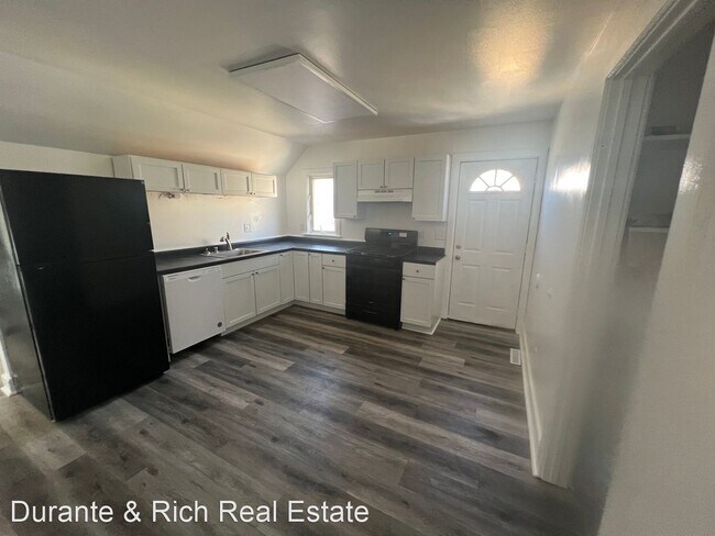 Foto del edificio - 3 br, 1 bath House - 5432 23rd Ave Upper