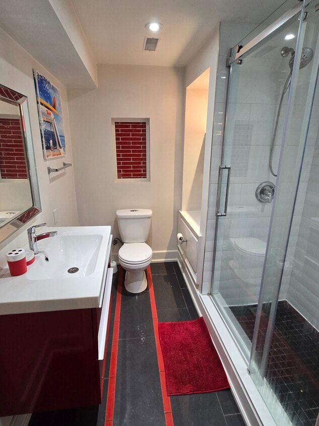 Private bath - 2700 Battleford Rd