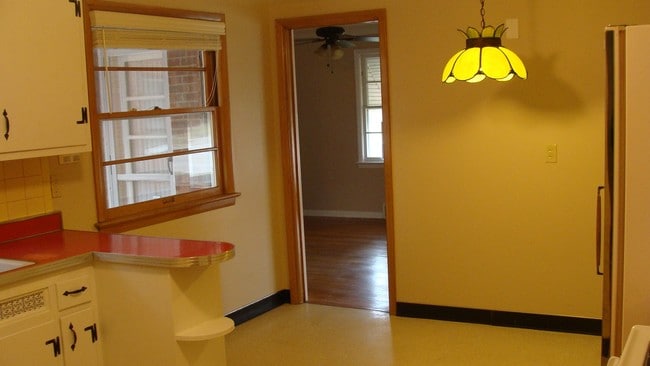 Building Photo - 2371 Warrensville Center Rd