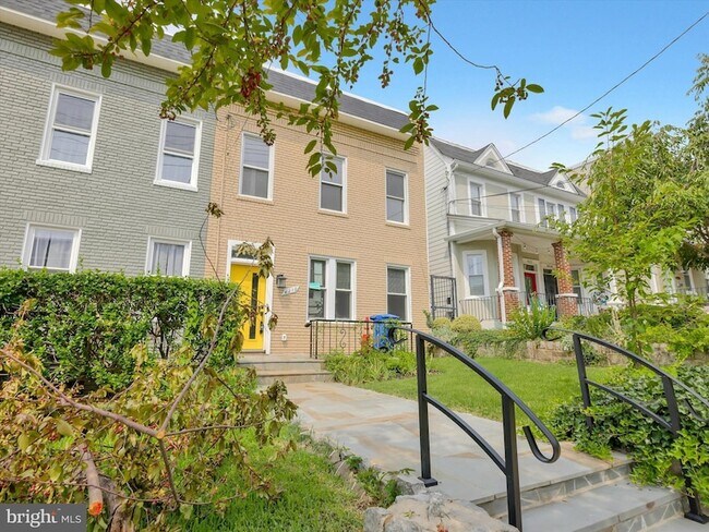Foto del edificio - 4210 4th St NW