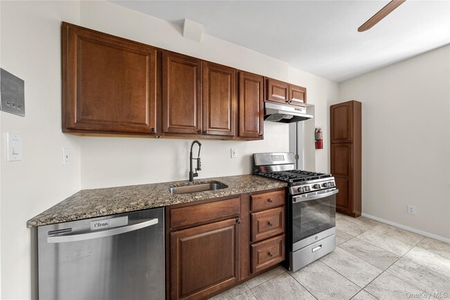 Building Photo - 402 Jericho Tpke