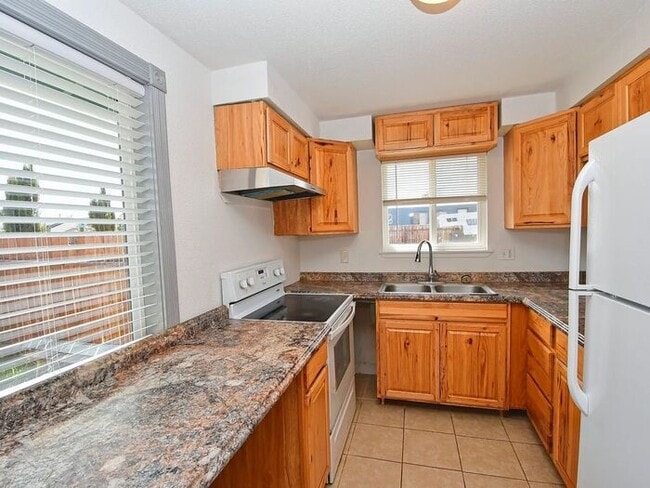 Building Photo - 2 bed 1 bath in Golden Valley - AVAILABLE 6/1!