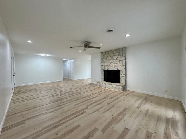 Building Photo - 1316 Graycreek Ln