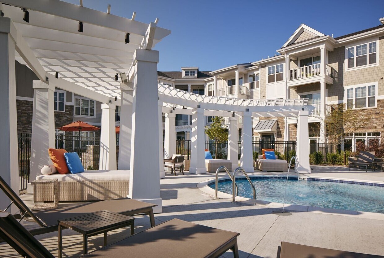 Reserve at Glenview Apartments 195 Waukegan Rd Glenview, IL