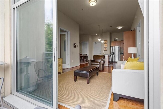 Foto del edificio - 711 Cosmopolitan Dr NE