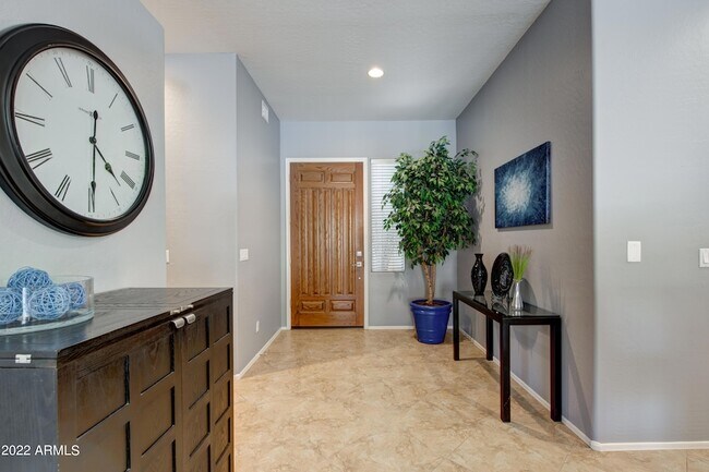 Foto del edificio - 16449 N 103rd Pl