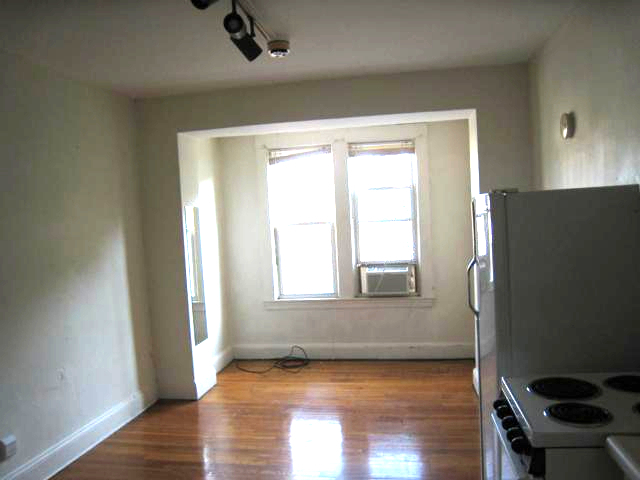 Primary Photo - 70 Strathmore Rd