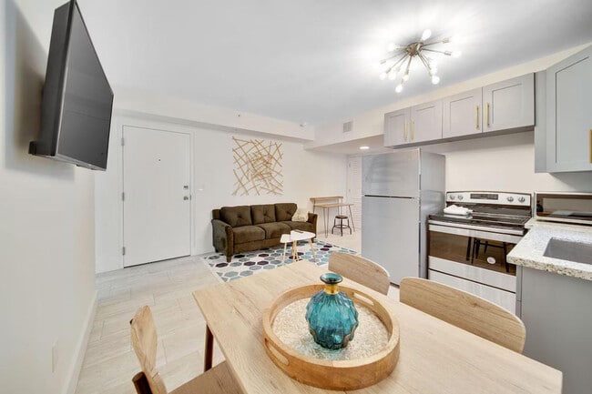 Building Photo - 1317 SW 22nd Ave