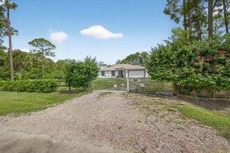 Building Photo - 16215 83rd Pl N