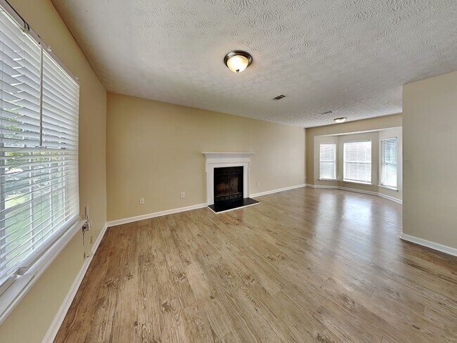 Building Photo - 5300 Forest Downs Ln