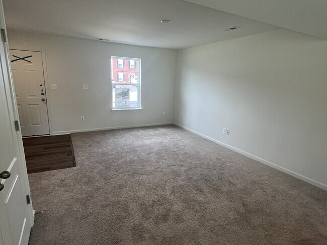 Building Photo - 164 Scotch Pine Dr