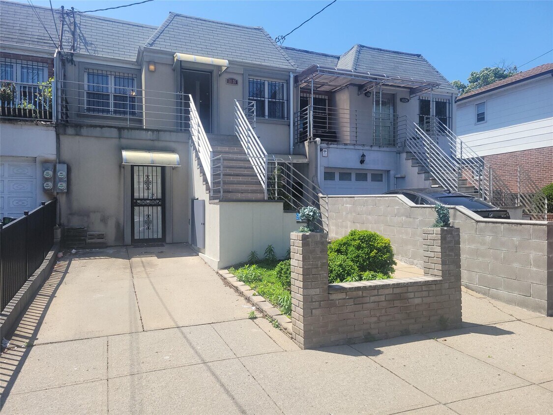 Foto principal - 30-26 69th St