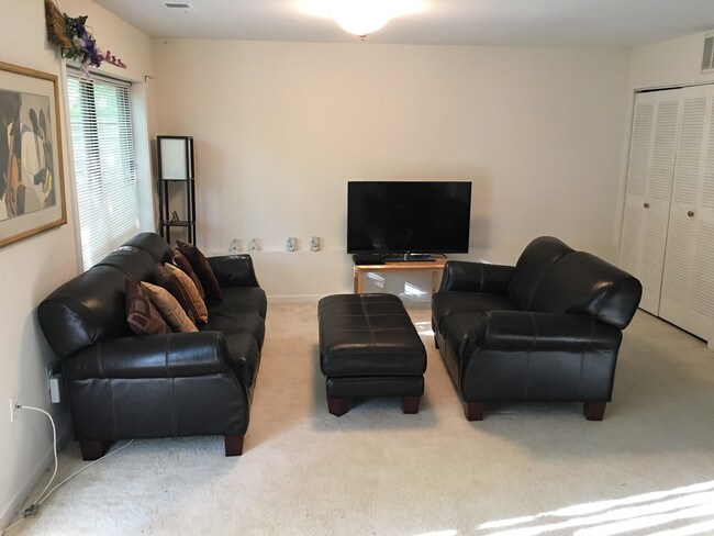 Foto del edificio - 9739 Lake Shore Dr