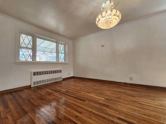 Building Photo - 1688 E 55th St