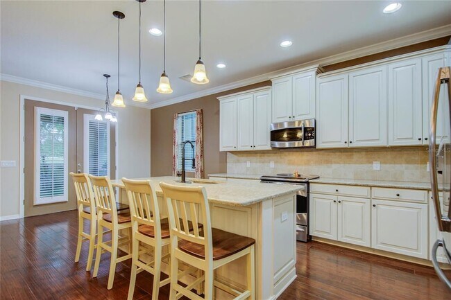 Foto del edificio - 1122 Oakcrest Dr