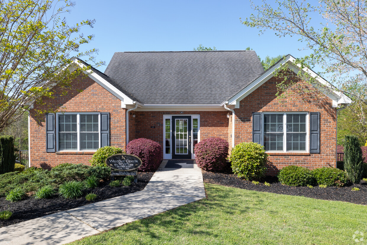 Primary Photo - Auston Woods Apartments