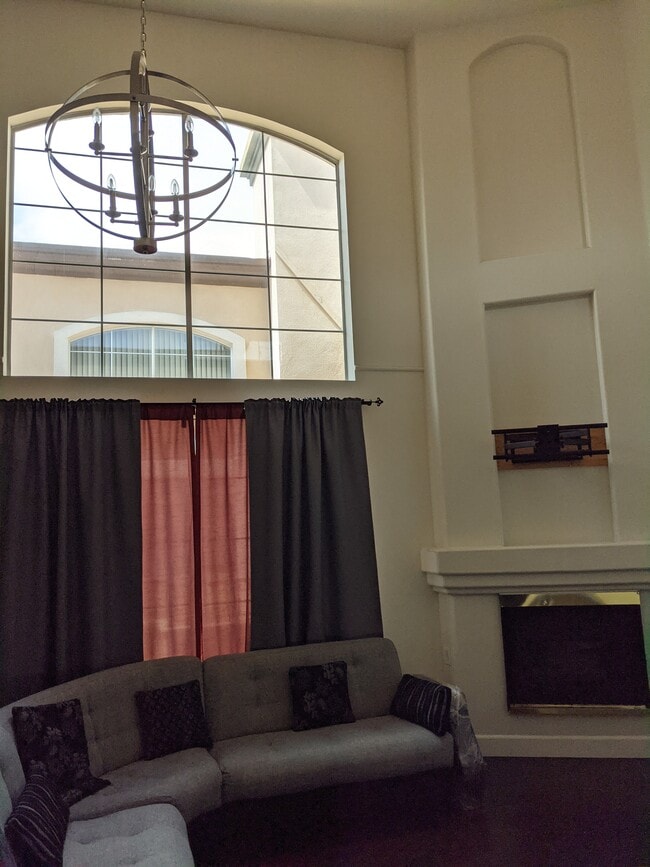 Living Room Fireplace, TV Mount - 7111 La Tijera Blvd