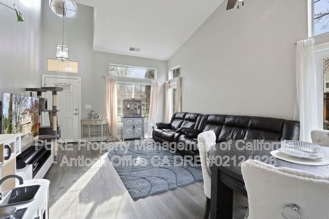 Building Photo - 5336 Sandrose Ct