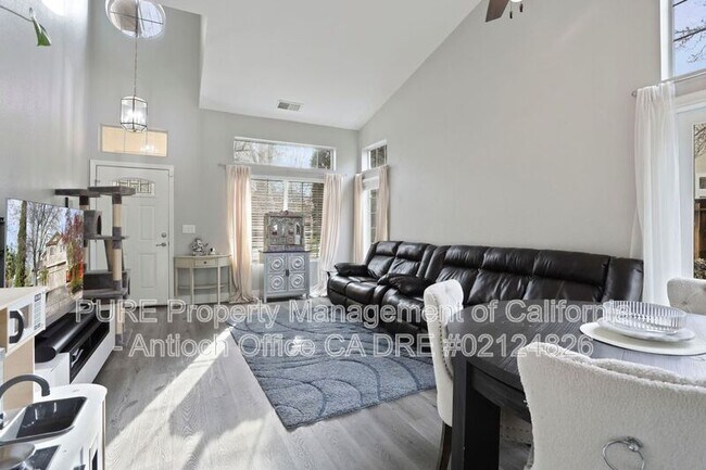 Foto del edificio - 5336 Sandrose Ct