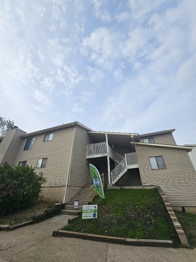Primary Photo - 1315 E 123rd Ter