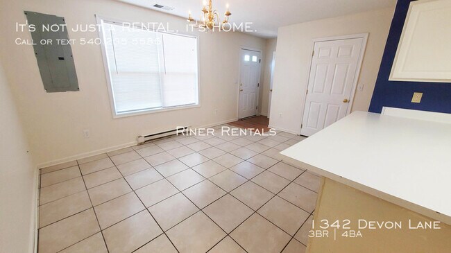 Foto del edificio - 1342 Devon Ln