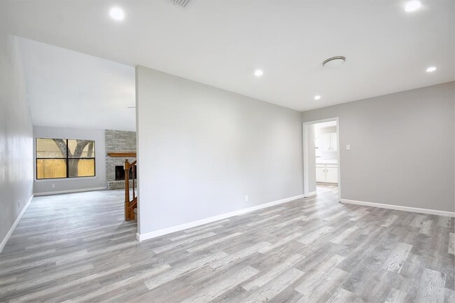 Building Photo - 14926 Eminence