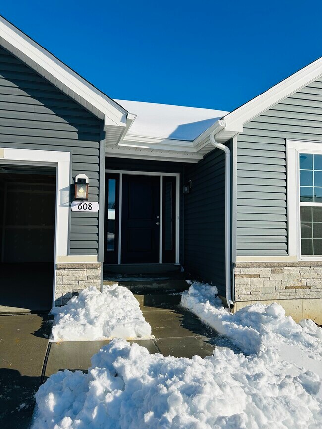 Building Photo - 608 Allegiance Dr