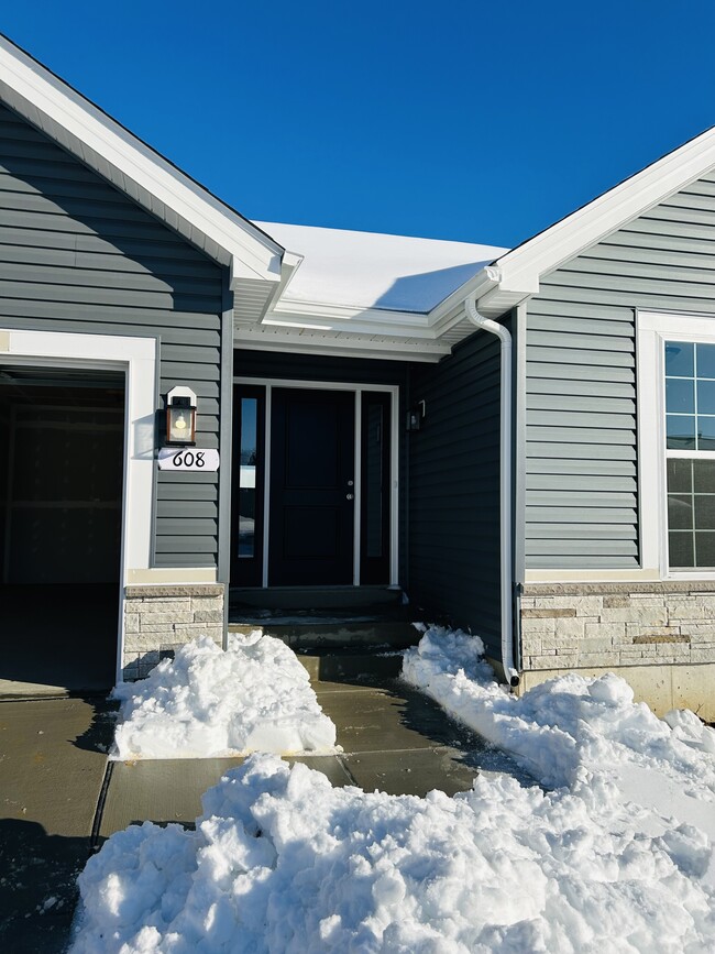 Foto del edificio - 608 Allegiance Dr