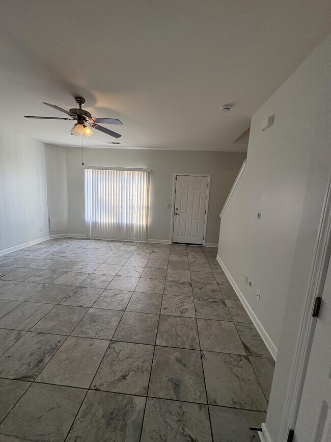 Foto del edificio - 735 Tulip Grove Rd