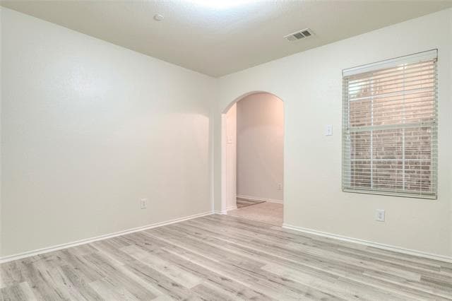 Building Photo - 9948 Fleetwood Dr