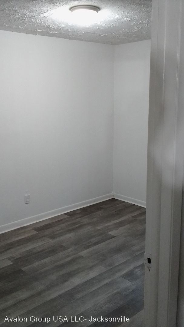 Building Photo - 3 br, 1 bath House - 1541 W 1ST STREET