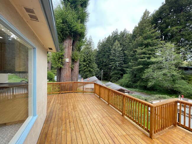 Foto del edificio - Beautiful and Spacious Home with New Deck ...