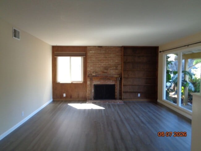 Building Photo - 449 Azalea Way