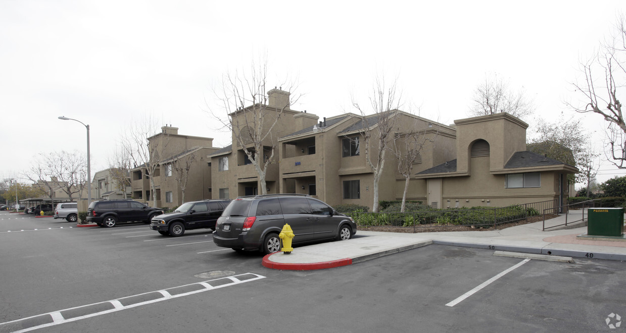 Building Photo - Bentley Parke Apartments