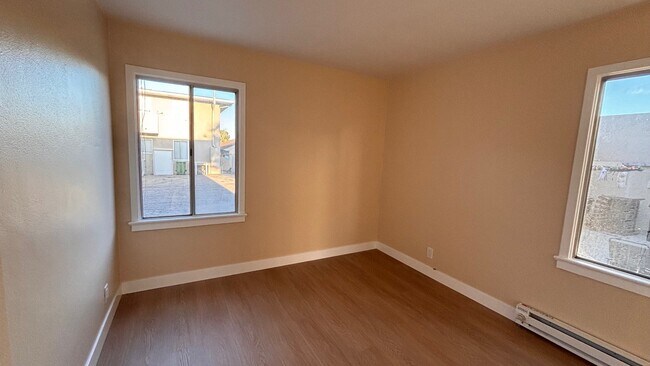 Foto del edificio - 855 W 29th Pl